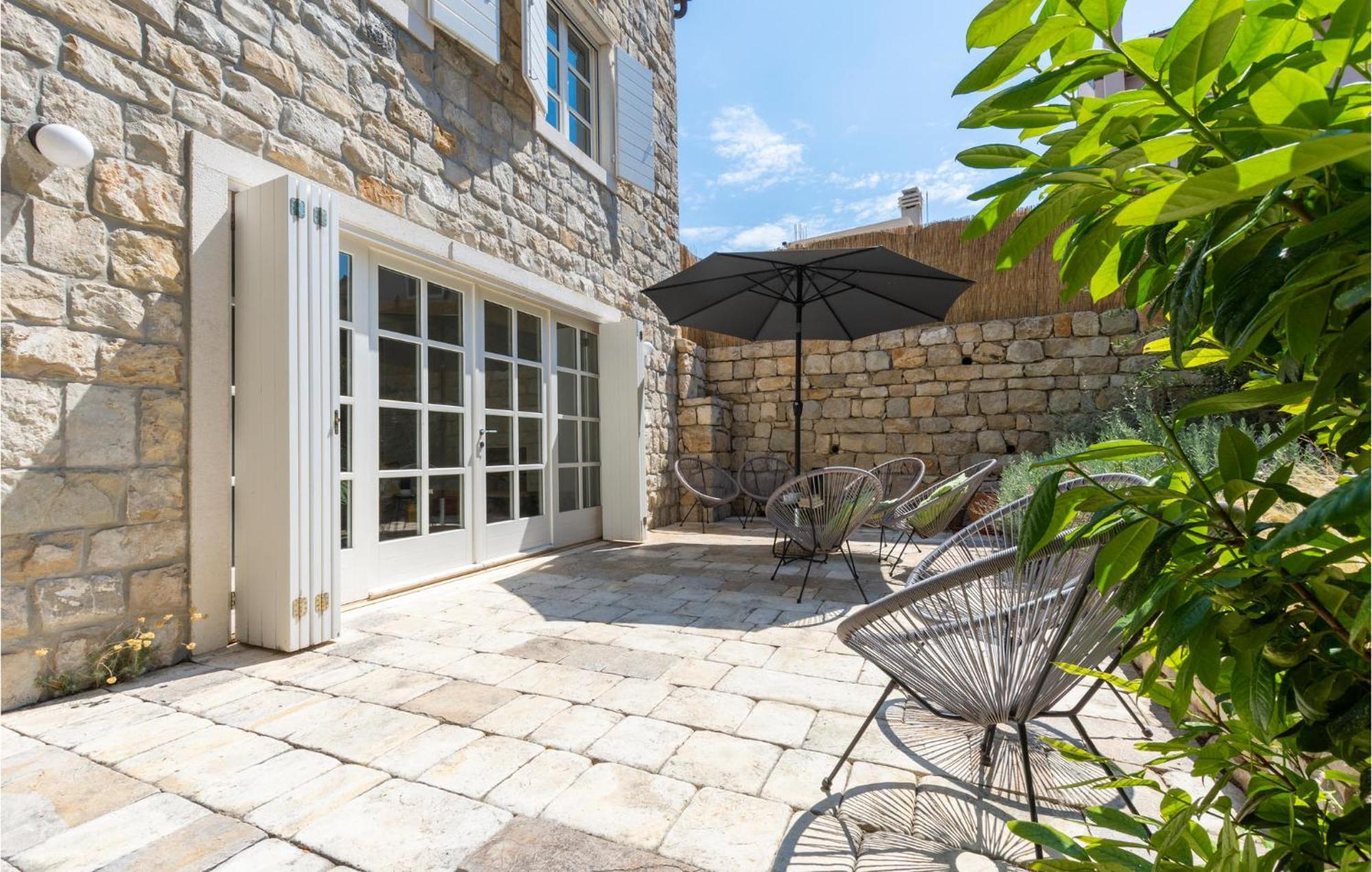 Stunning Home In Split With Outdoor Swimming Pool المظهر الخارجي الصورة