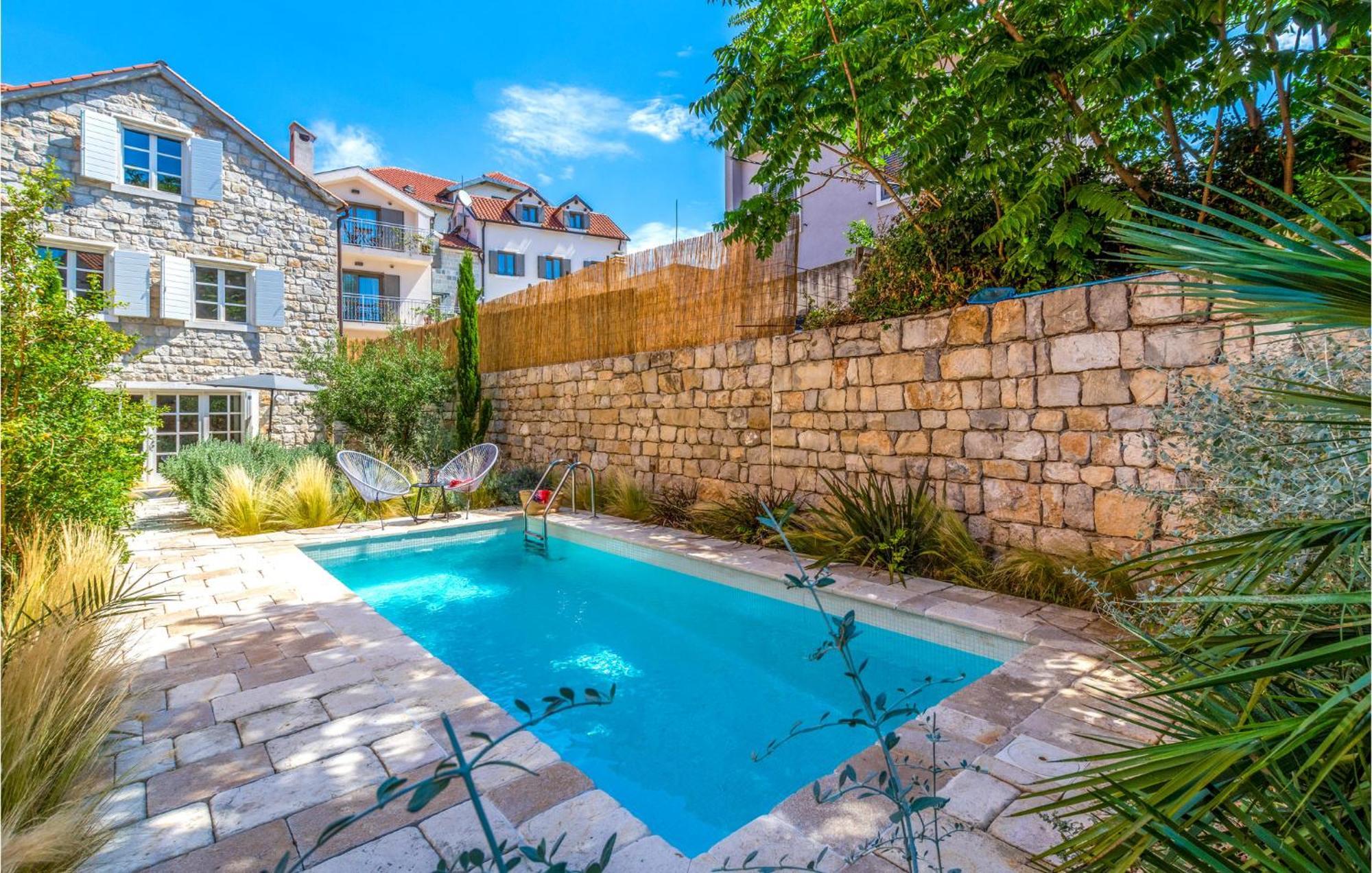 Stunning Home In Split With Outdoor Swimming Pool المظهر الخارجي الصورة